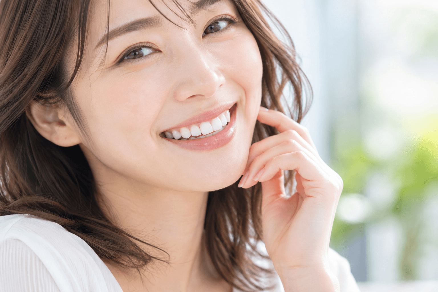 つくば市でセラミック治療や審美歯科を検討する方をイメージした画像